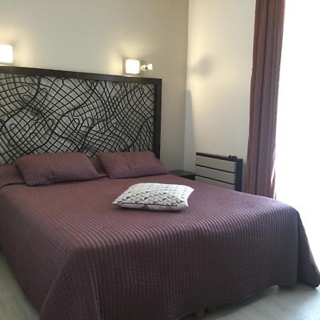 Les Pastels Hotel ลารอช-ซูร์-ยง ภายนอก รูปภาพ